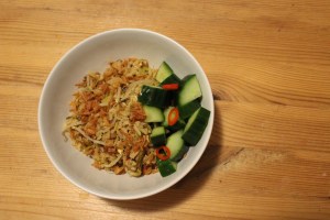 meisje in de keuken - gebakken rijst