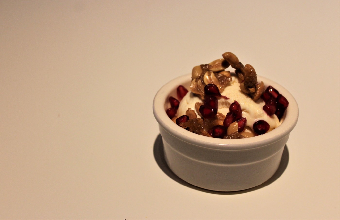 mango-papaya ijs met gekarameliseerde pindas